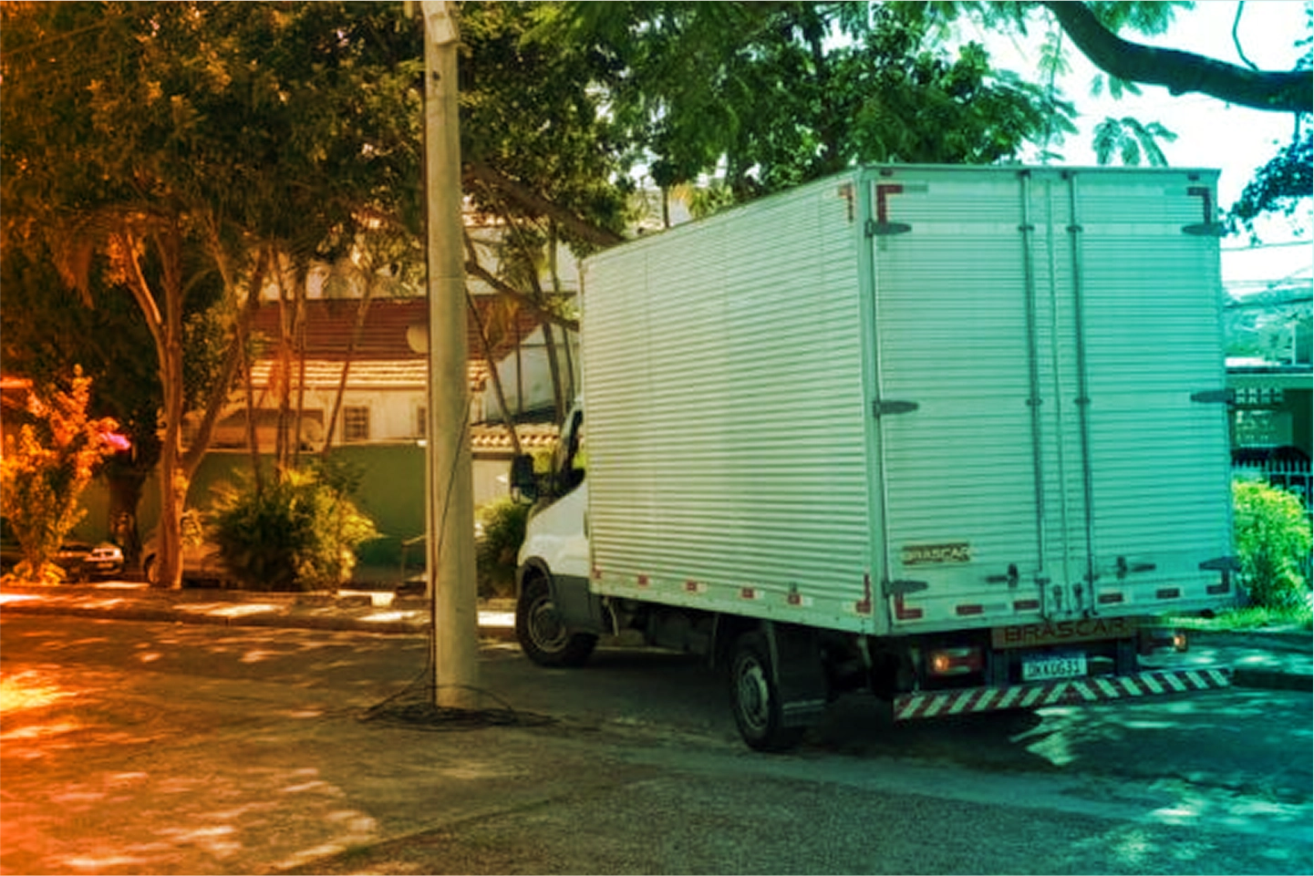 Caminhão da Esperança: Oliveira Foundation Envia 1932 Livros para Transformar Vidas em Todo o Brasil.